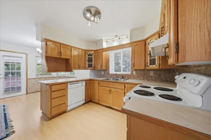 Breakfast Nook Photo of 11911 238b Street, Maple Ridge, BC