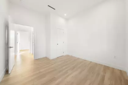 Entry Foyer Photo of 1 3583 Haida Street, Vancouver, BC
