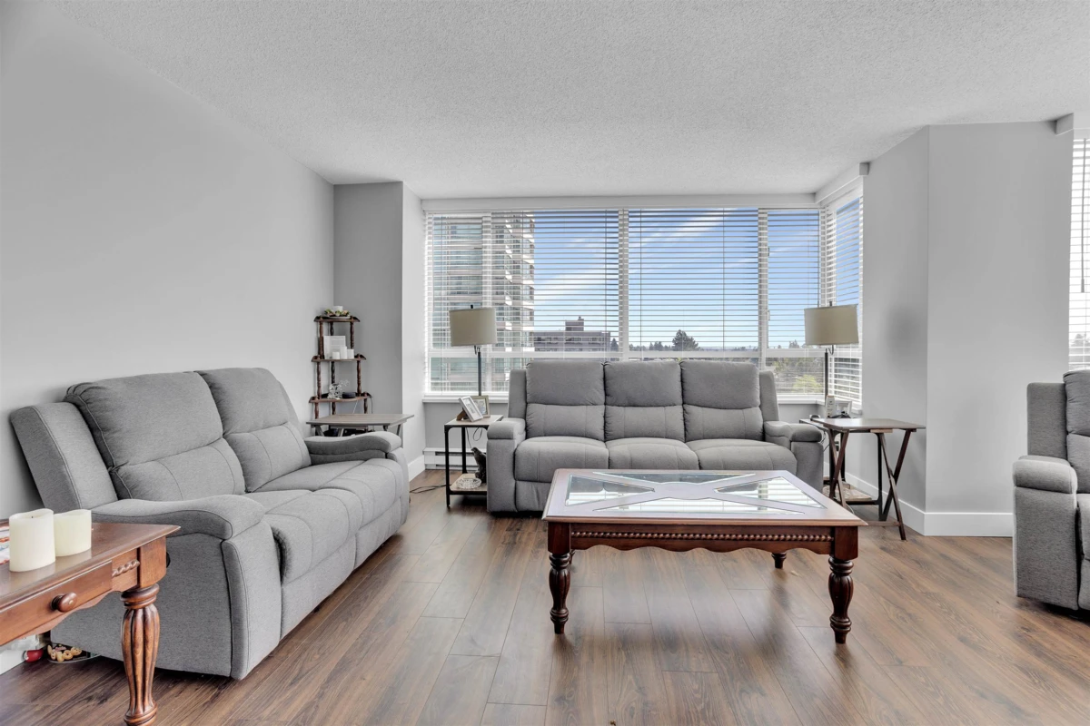 Dining Area Photo of 804 15030 101 Avenue, Surrey, BC