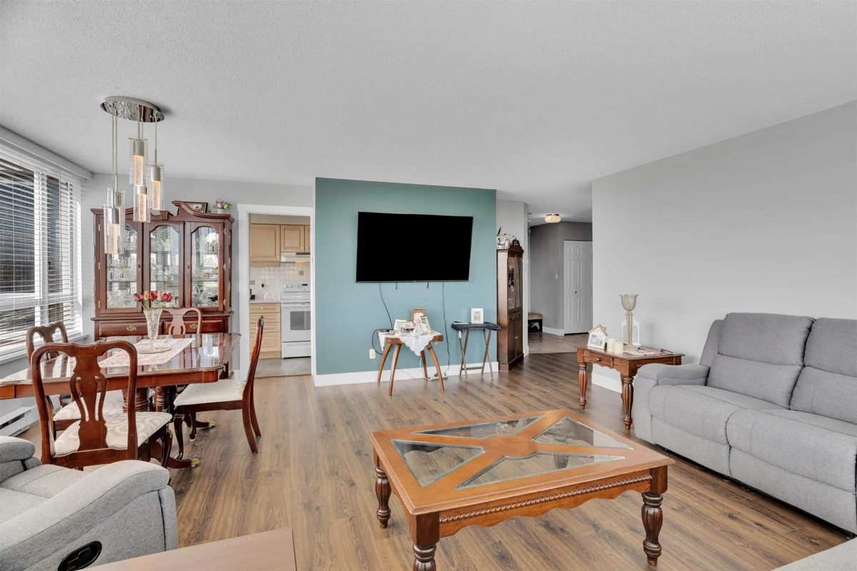 Family Room Photo of 804 15030 101 Avenue, Surrey, BC
