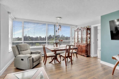 Kitchen Photo of 804 15030 101 Avenue, Surrey, BC