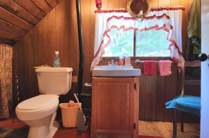 Powder Room Photo of 7385 Gun Lake Road, Cadreb Other, BC