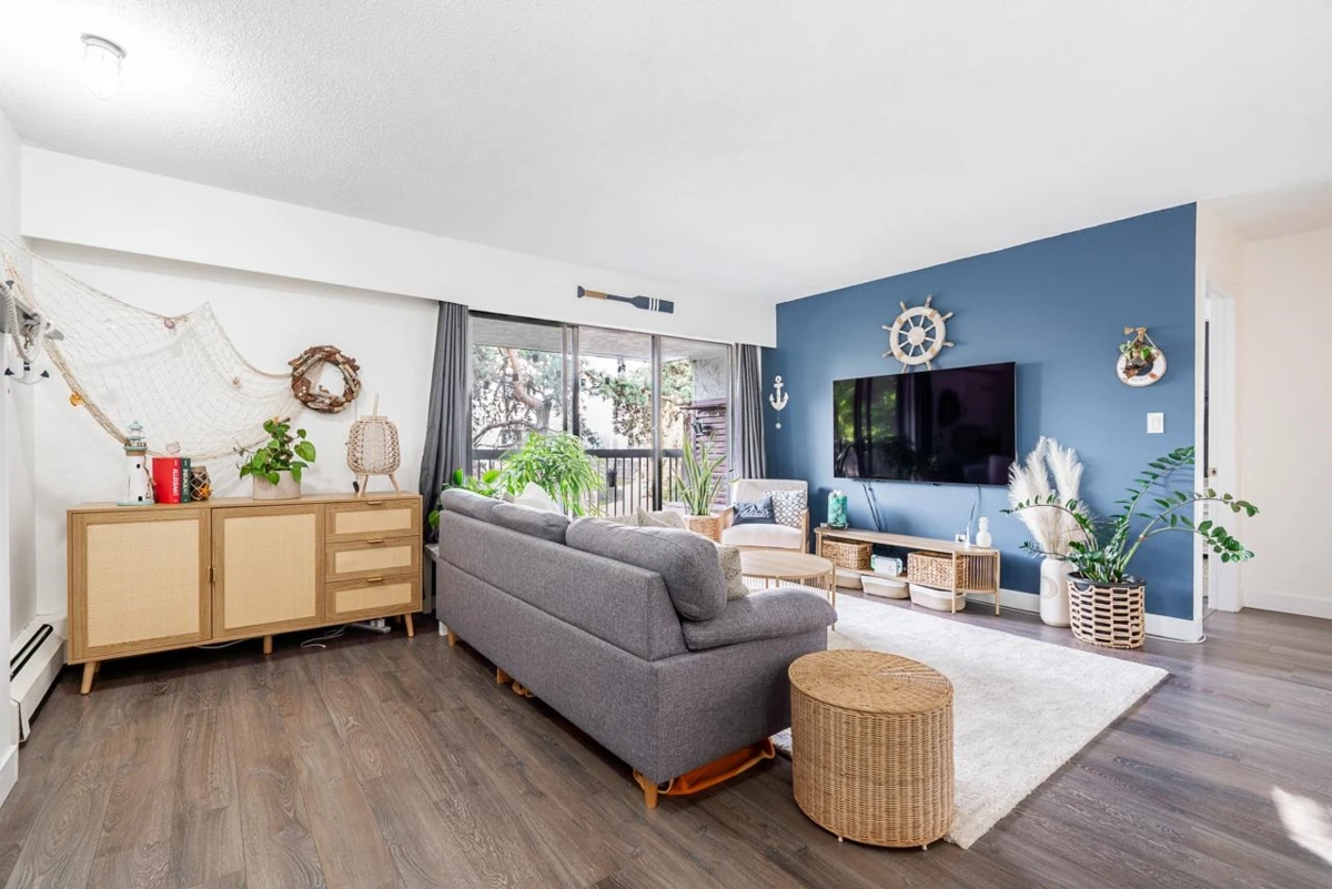 Dining Area Photo of 207 1025 Cornwall Street, New Westminster, BC