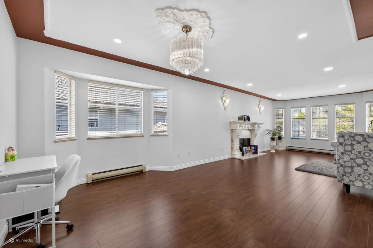 Family Room Photo of 9515 124a Street, Surrey, BC