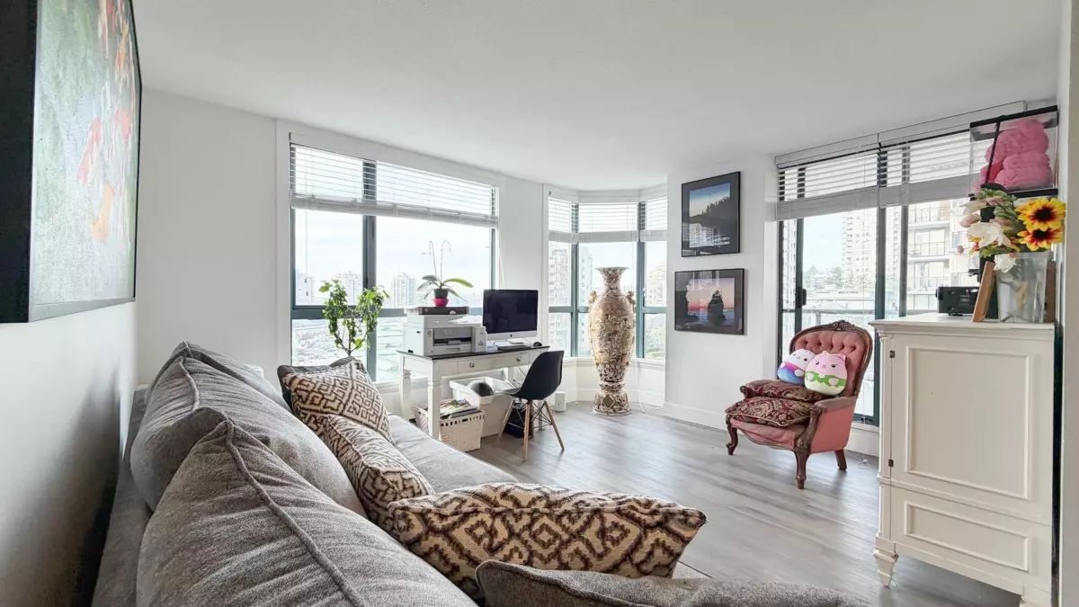 Living Room Photo of 807 838 Agnes Street, New Westminster, BC