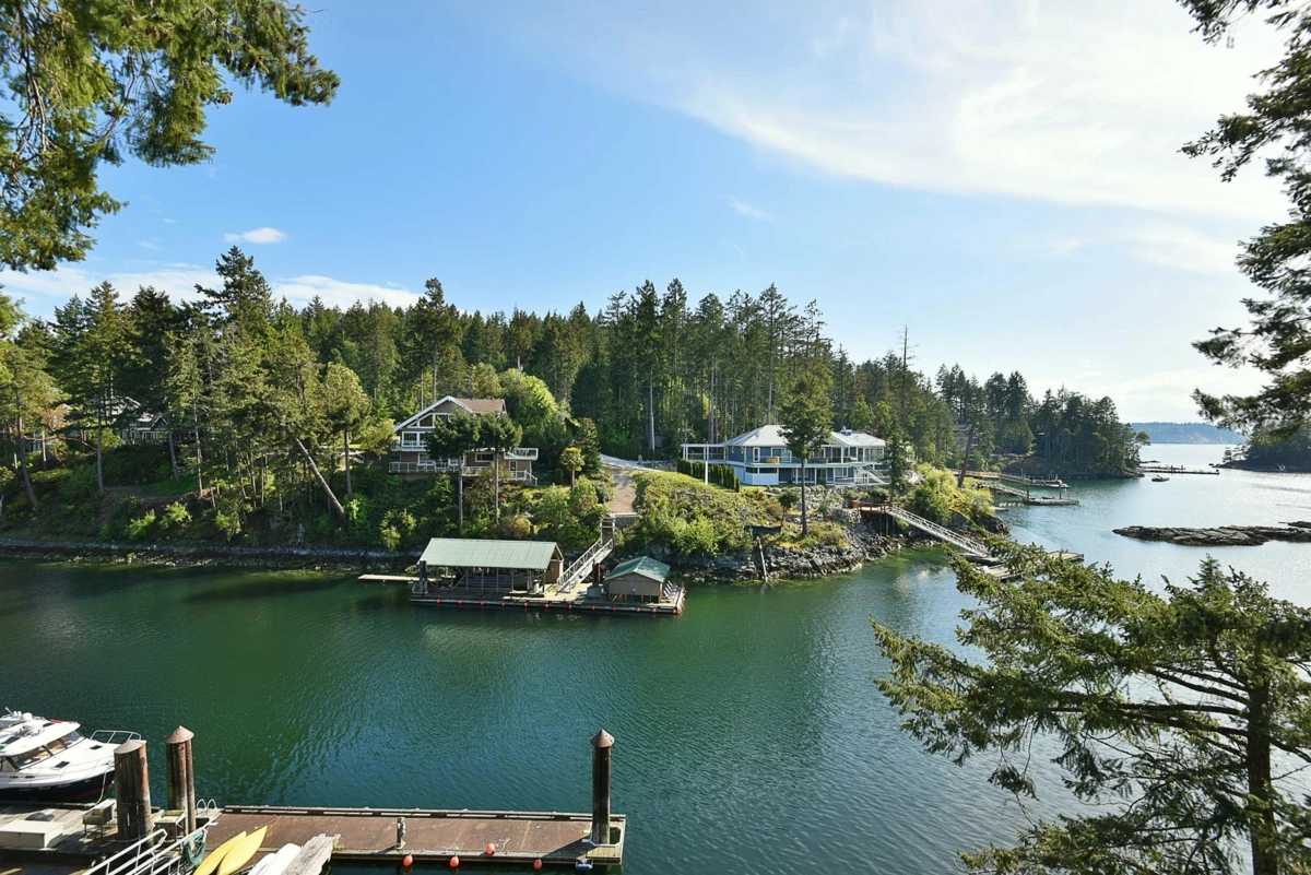 Family Room Photo of 5388 Sans Souci Road, Halfmoon Bay, BC