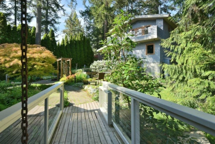 Entry Foyer Photo of 5388 Sans Souci Road, Halfmoon Bay, BC