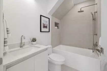 Mudroom Photo of 1 625 E 24th Avenue, Vancouver, BC