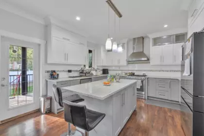 Kitchen Island Photo of 2617 Railcar Crescent, Abbotsford, BC
