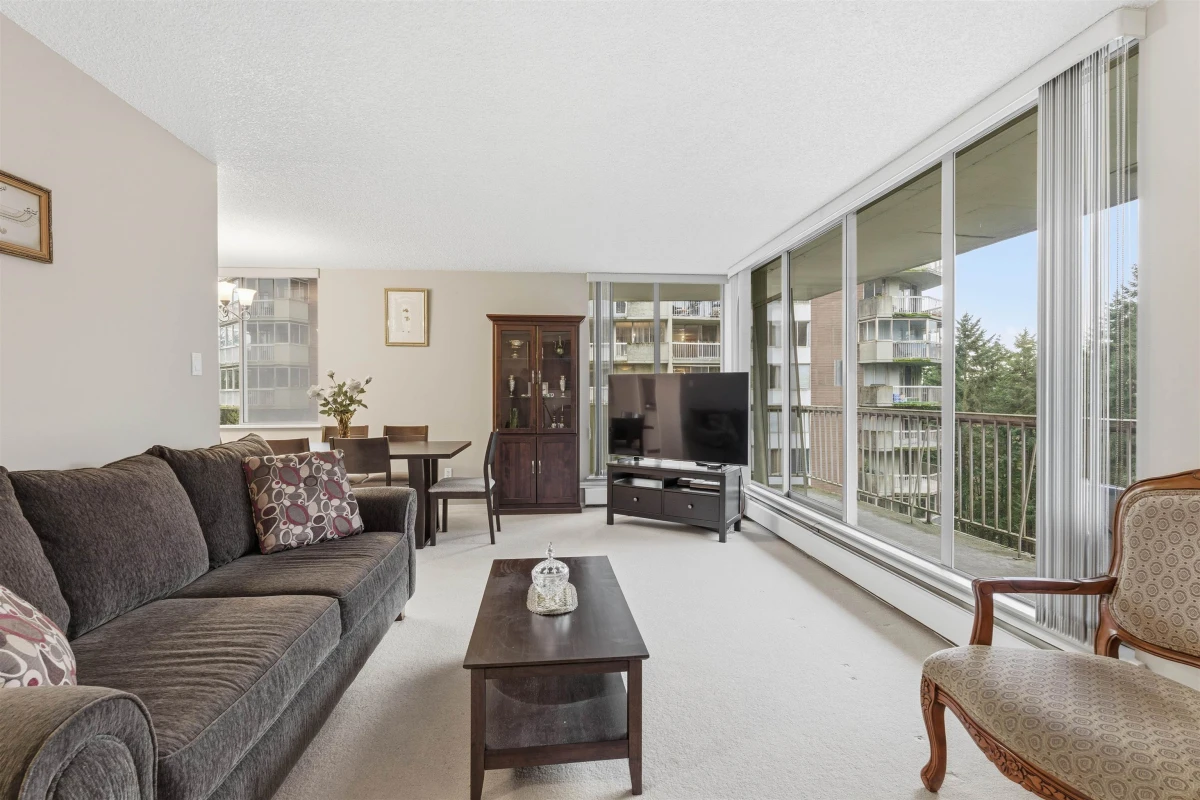 Dining Area Photo of 808 2020 Fullerton Avenue, North Vancouver, BC
