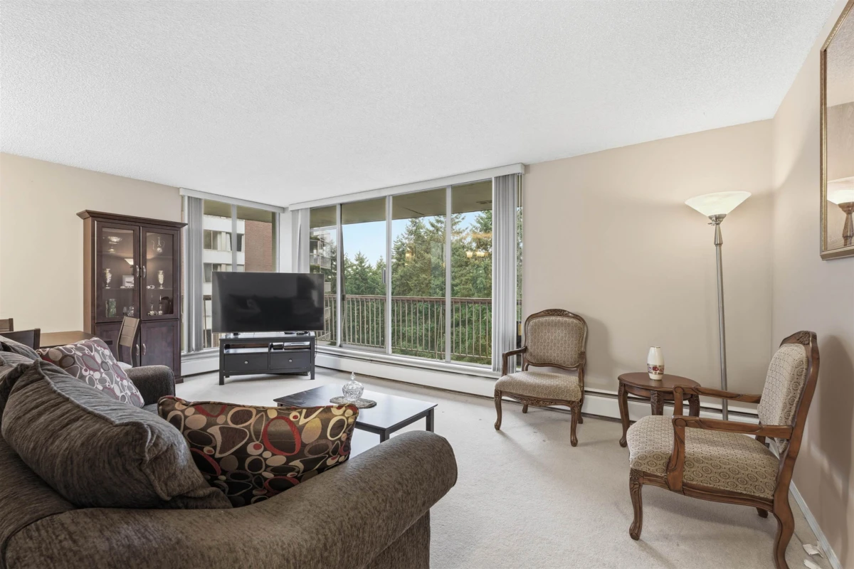 Family Room Photo of 808 2020 Fullerton Avenue, North Vancouver, BC