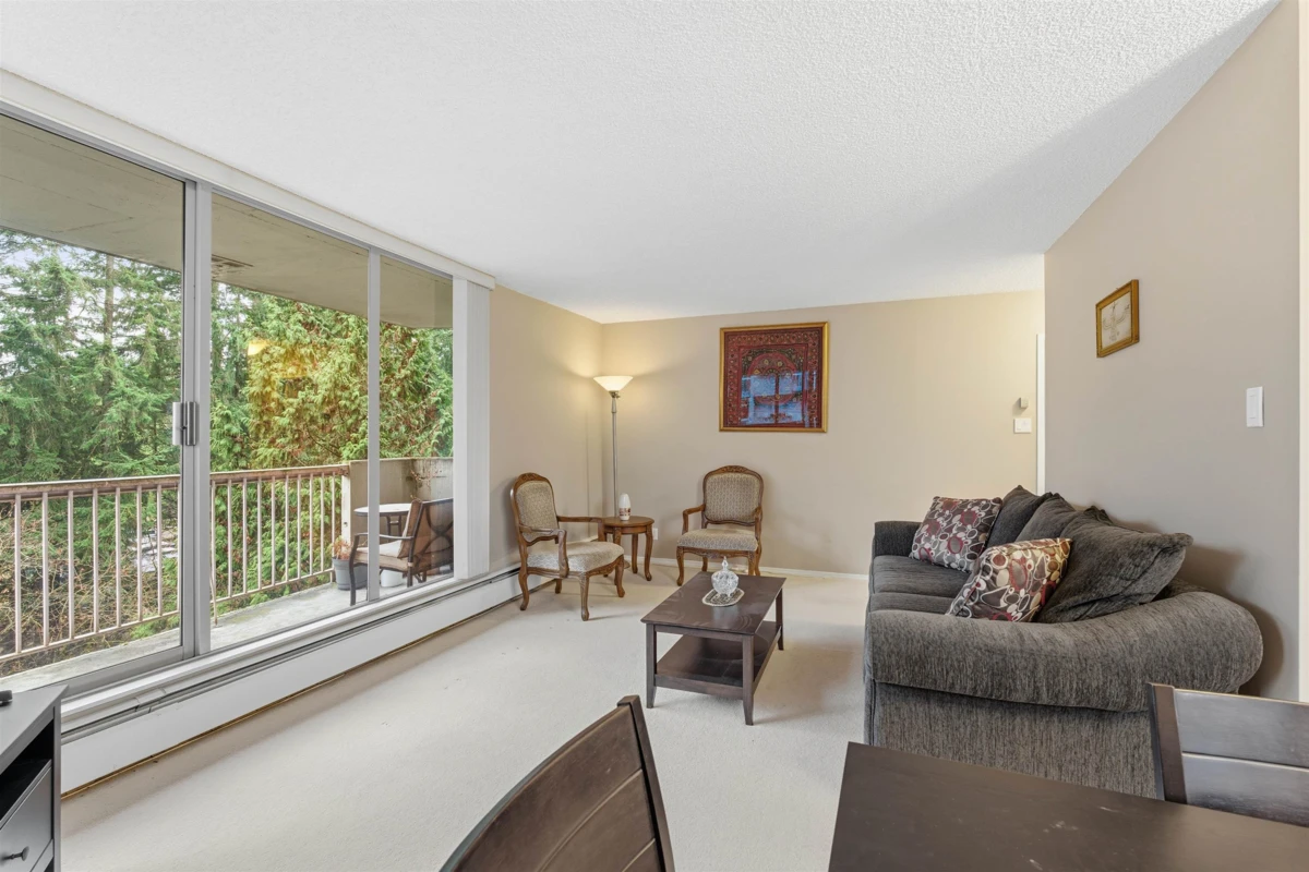 Living Room Photo of 808 2020 Fullerton Avenue, North Vancouver, BC