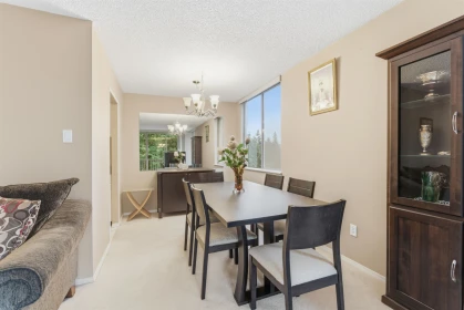 Kitchen Island Photo of 808 2020 Fullerton Avenue, North Vancouver, BC