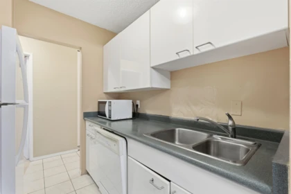 Primary Bathroom Photo of 808 2020 Fullerton Avenue, North Vancouver, BC