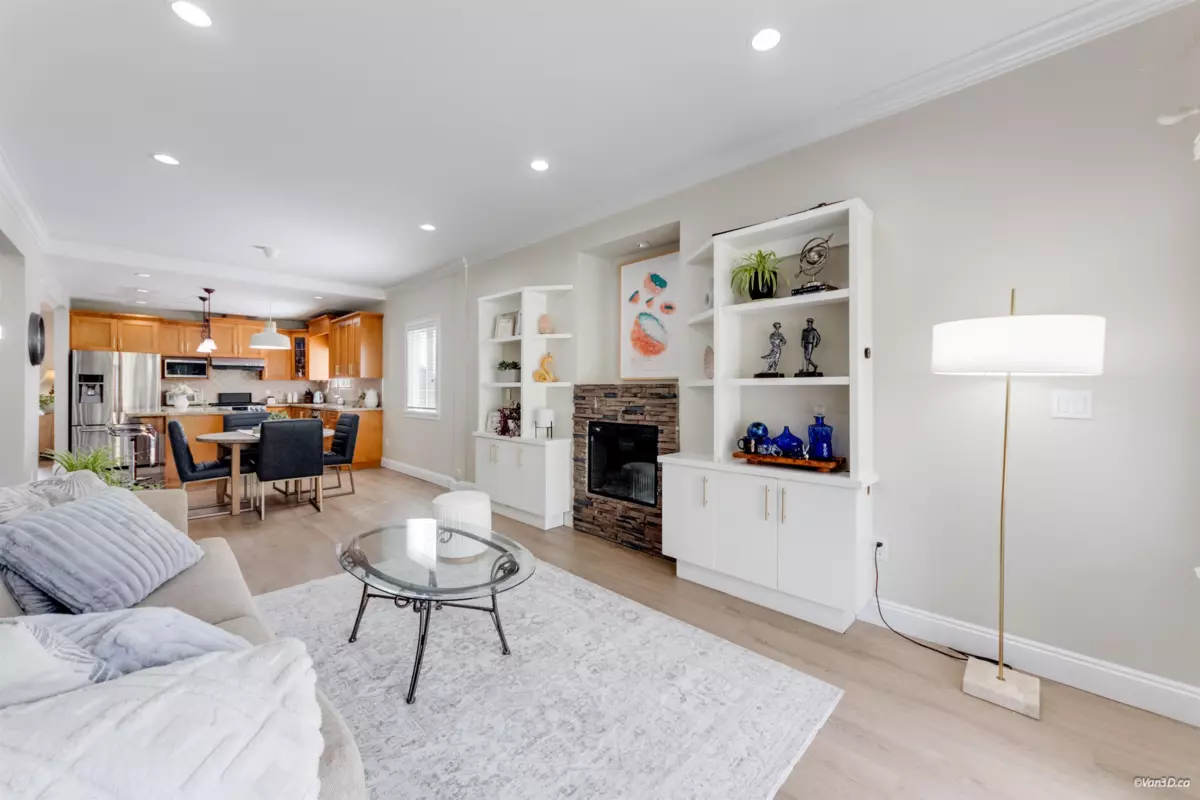 Dining Area Photo of 2101 Lorraine Avenue, Coquitlam, BC