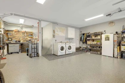 Basement Recreation Room Photo of 7811 Redrooffs Road, Halfmoon Bay, BC