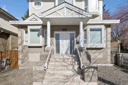 Front Yard Photo of 2709 W 37th Avenue, Vancouver, BC