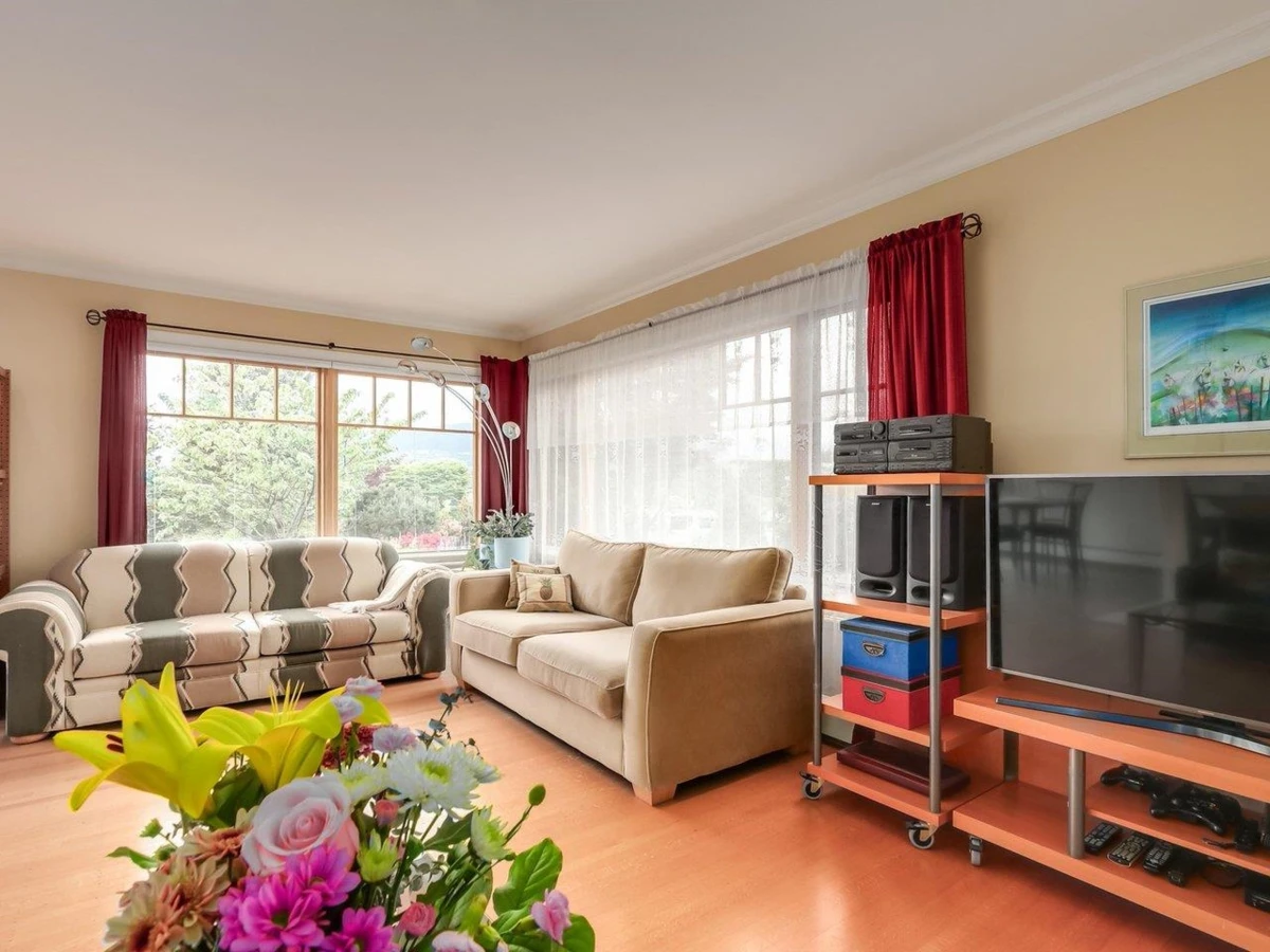 Family Room Photo of 4072 Skyline Drive, North Vancouver, BC