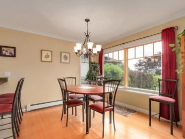Kitchen Island Photo of 4072 Skyline Drive, North Vancouver, BC
