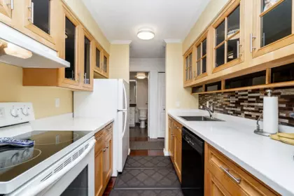 Kitchen Photo of 605 1026 Queens Avenue, New Westminster, BC
