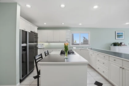 Kitchen Island Photo of 2341 Caledonia Avenue, North Vancouver, BC