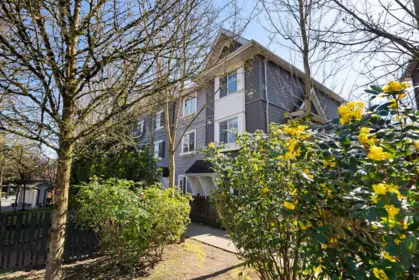 Front Yard Photo of 28 19128 65 Avenue, Surrey, BC