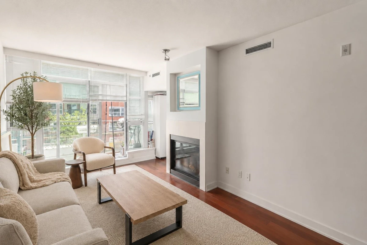 Living Room Photo of 303 3595 W 18th Avenue, Vancouver, BC