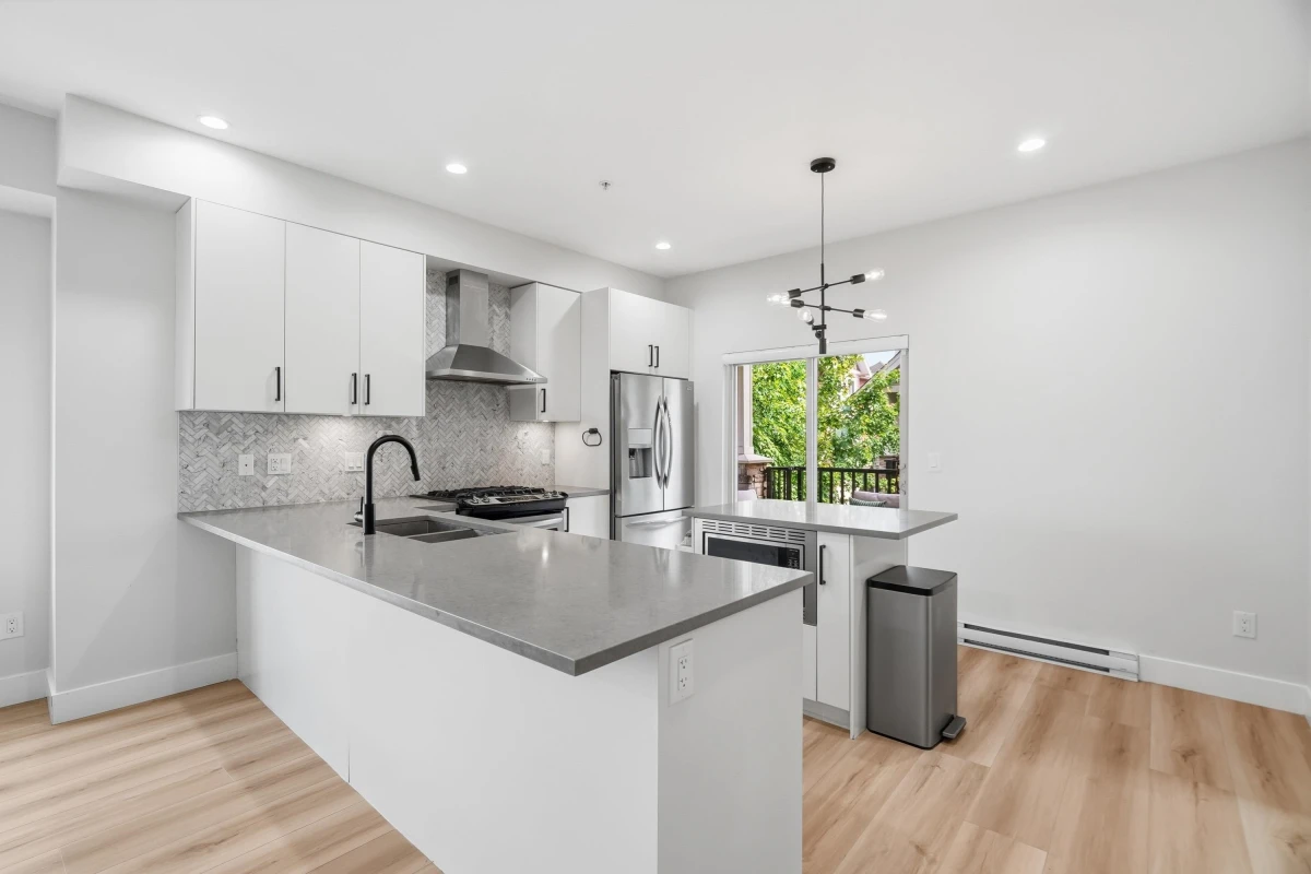 Dining Area Photo of 20 843 Ewen Avenue, New Westminster, BC