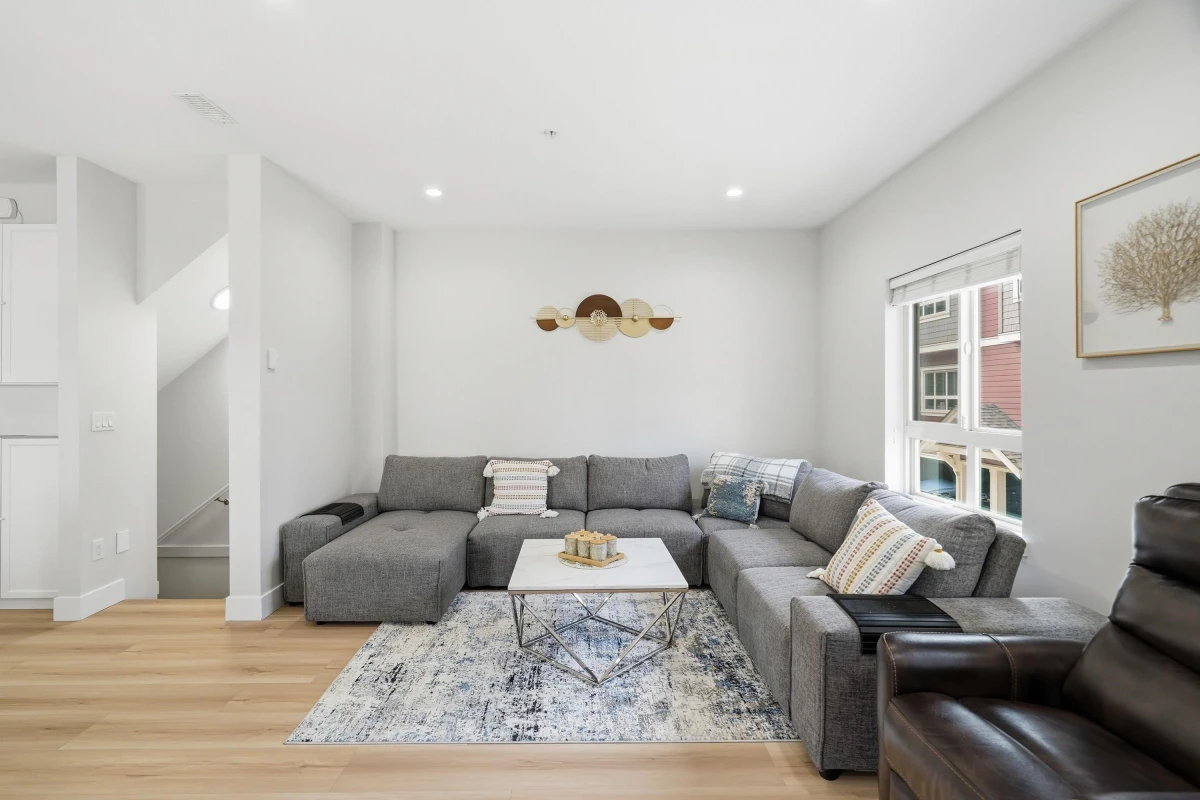 Living Room Photo of 20 843 Ewen Avenue, New Westminster, BC