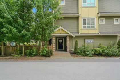 Front Yard Photo of 20 843 Ewen Avenue, New Westminster, BC