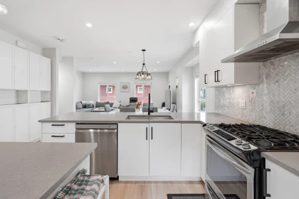 Kitchen Island Photo of 20 843 Ewen Avenue, New Westminster, BC