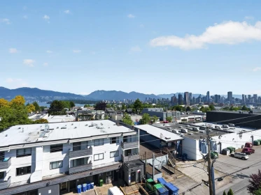 Backyard Photo of 305 2195 W 5th Avenue, Vancouver, BC