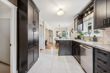 Kitchen Island Photo of 2819 W 13th Avenue, Vancouver, BC