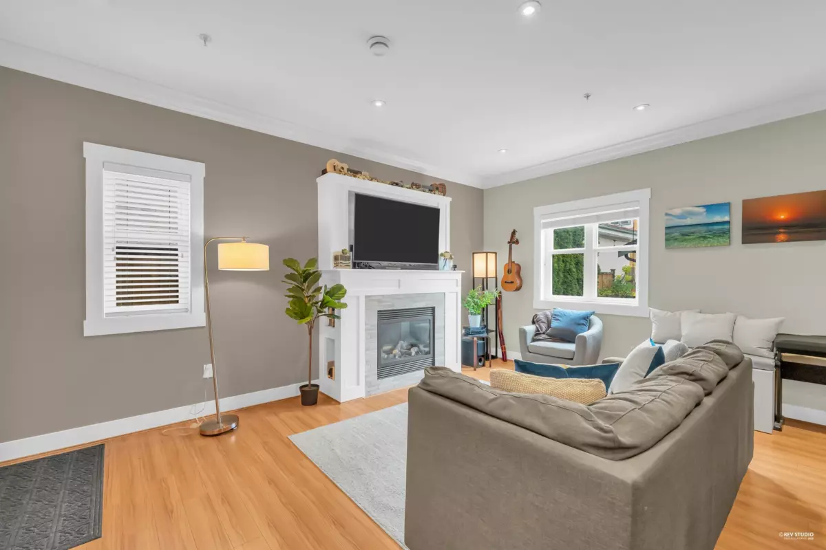 Family Room Photo of 723 E 12th Avenue, Vancouver, BC