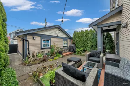 Front Yard Photo of 723 E 12th Avenue, Vancouver, BC
