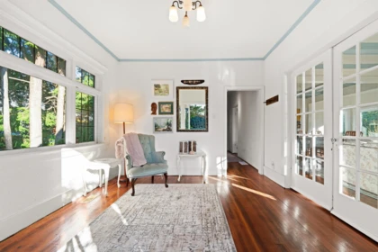 Hallway Photo of 1376 11th Street, West Vancouver, BC