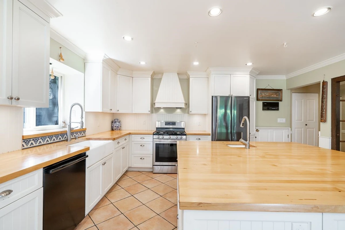 Dining Area Photo of 4346 Capilano Road, North Vancouver, BC