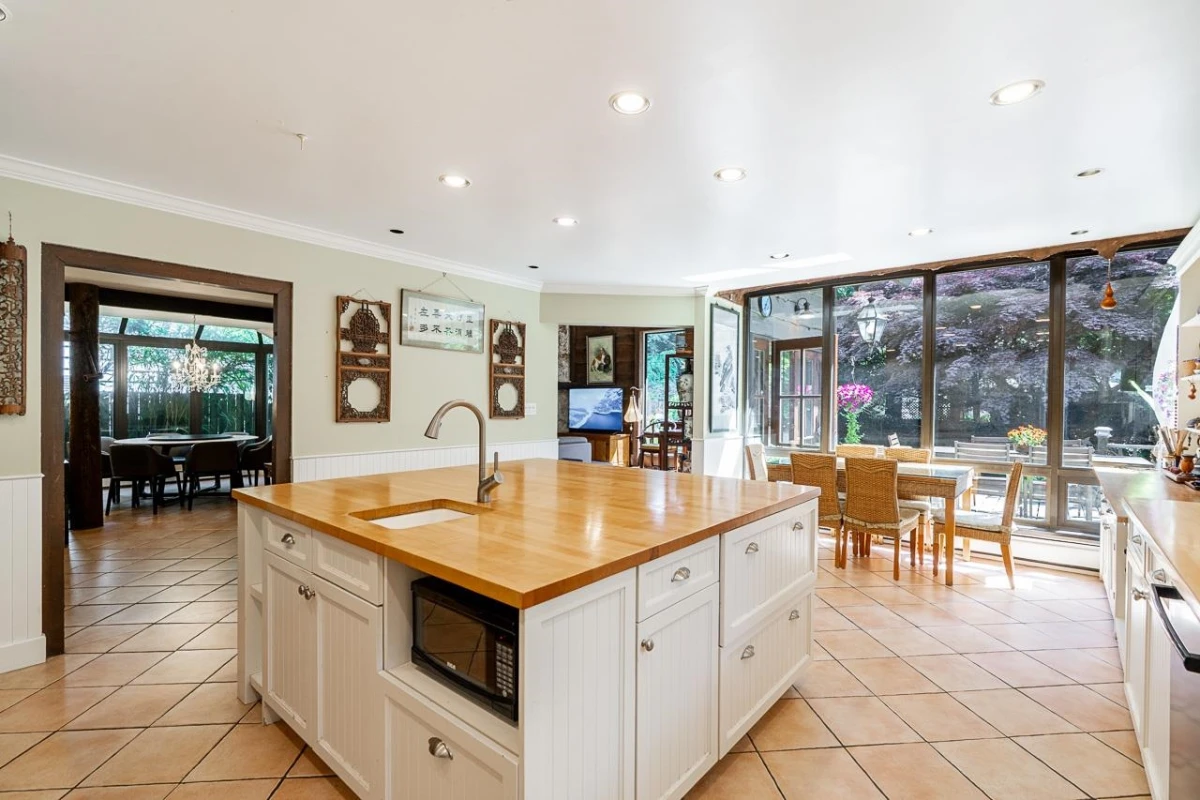 Family Room Photo of 4346 Capilano Road, North Vancouver, BC