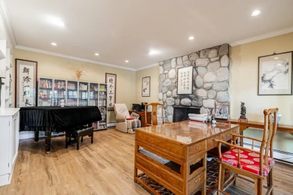 Kitchen Island Photo of 4346 Capilano Road, North Vancouver, BC