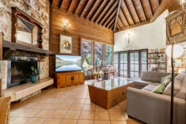 4346 Capilano Road, North Vancouver, BC