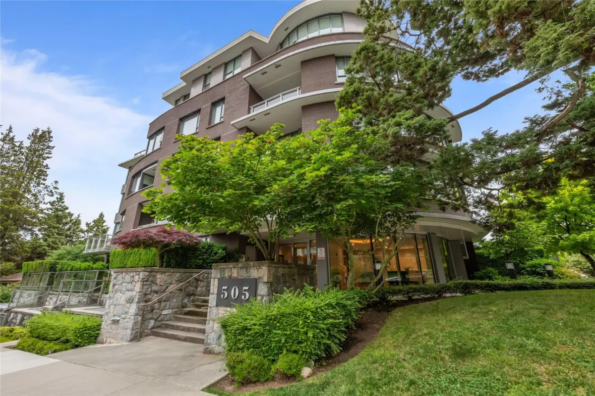 Exterior Rear Photo of 507 505 W 30th Avenue, Vancouver, BC