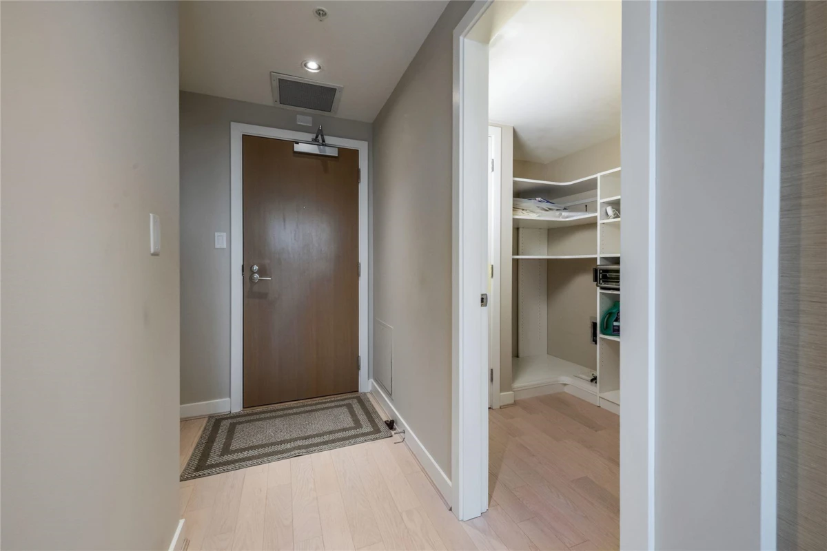 Living Room Photo of 507 505 W 30th Avenue, Vancouver, BC