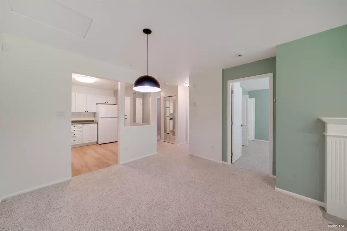 Family Room Photo of 407 9626 148 Street, Surrey, BC