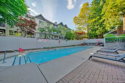 Front Yard Photo of 407 9626 148 Street, Surrey, BC