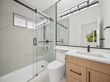 Primary Bathroom Photo of 101 11480 138a Street, Surrey, BC