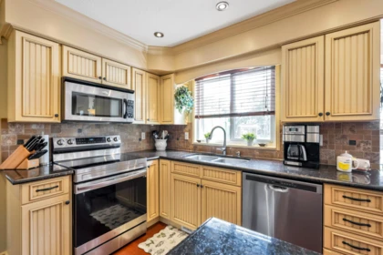 Walk-In Closet Photo of 6114 187a Street, Surrey, BC