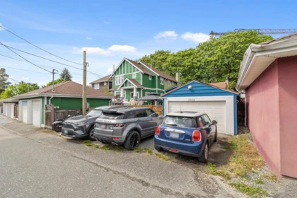 Backyard Photo of 2036 E Broadway, Vancouver, BC