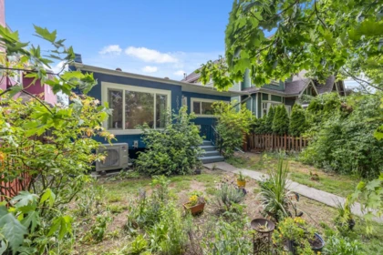 Front Yard Photo of 2036 E Broadway, Vancouver, BC