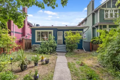 Garden / Landscaping Photo of 2036 E Broadway, Vancouver, BC