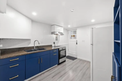 Mudroom Photo of 2036 E Broadway, Vancouver, BC